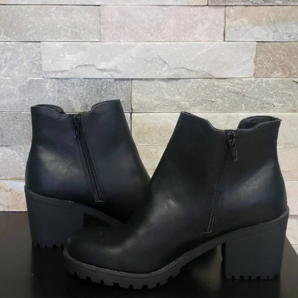American Rag Women's Morghan Chelsea Boots - Picture 2 of 6